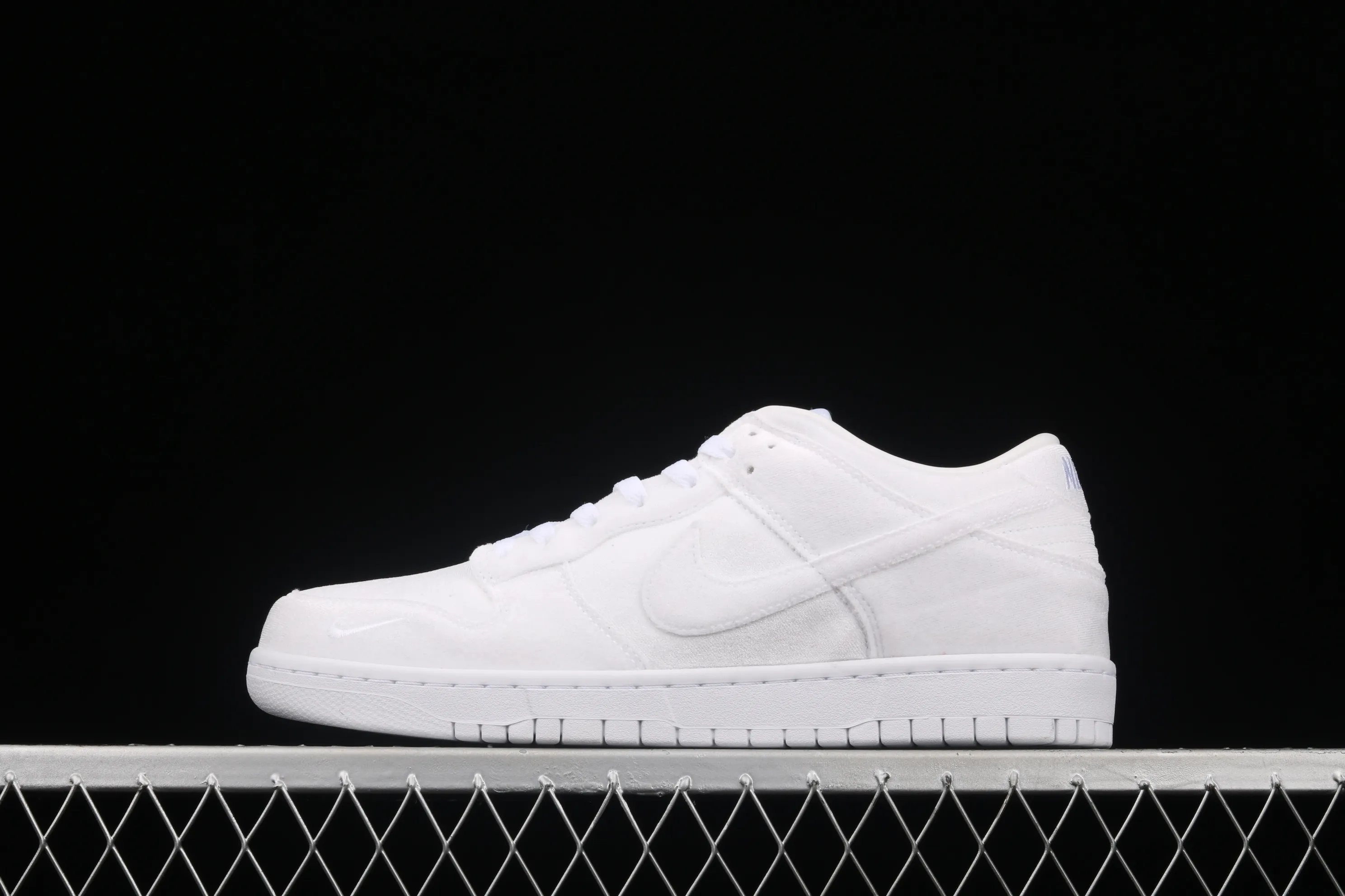 All Categories Nk SB Dunk Series Nk SB Dunk Low Low-top sneakers DSM x Nk Dunk Low Velvet White Dunk Series Retro Casual Skateboard Shoes DH2686-100